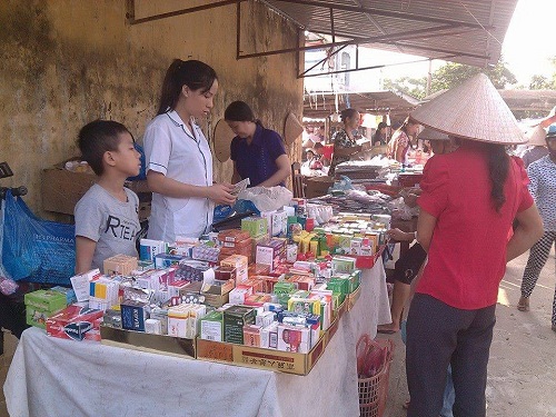 Thủ tướng yêu cầu kiểm tra việc kê đơn, bán thuốc kháng sinh - 1