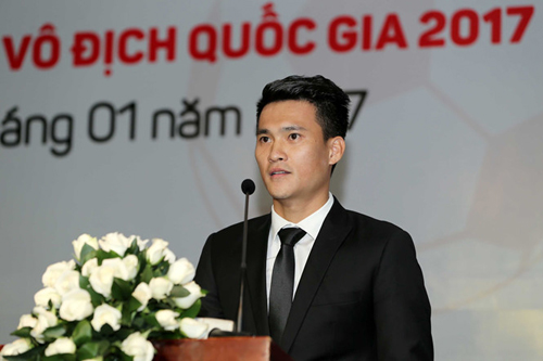 Thăng chức chóng mặt, Công Vinh ăn mặc khác hẳn trước Thăng chức chóng mặt, Công Vinh ăn mặc khác hẳn trước
