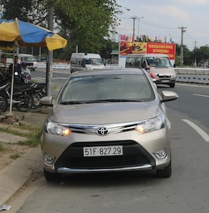 Dừng ô tô ngủ bên đường, bị trộm hơn 100 triệu đồng Dừng ô tô ngủ bên đường, bị trộm hơn 100 triệu đồng
