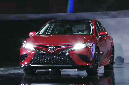 Toyota Camry 2018: Trẻ trung đến bất ngờ Toyota Camry 2018: Trẻ trung đến bất ngờ