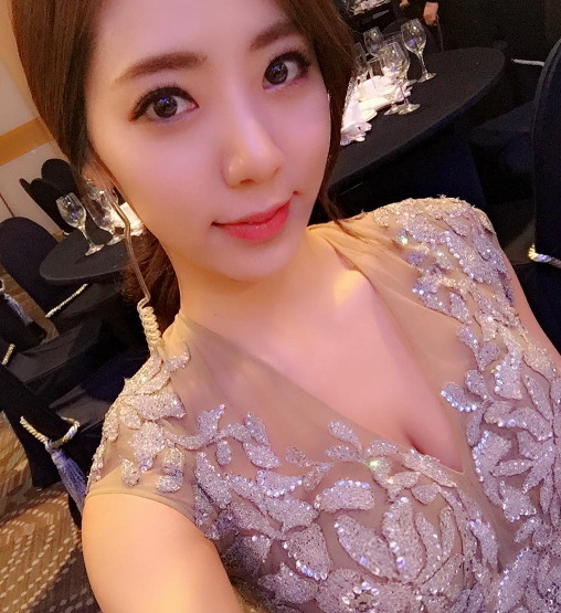 Nữ MC gợi cảm khiến sân bóng xứ Hàn "náo loạn" Nữ MC gợi cảm khiến sân bóng xứ Hàn "náo loạn"