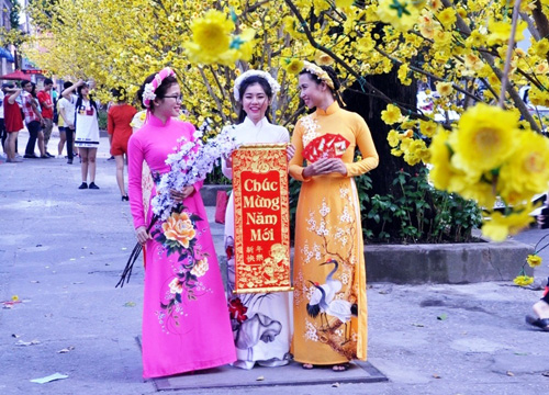Chưa Tết, người Sài Gòn đã đua nhau xuống đường selfie Chưa Tết, người Sài Gòn đã đua nhau xuống đường selfie