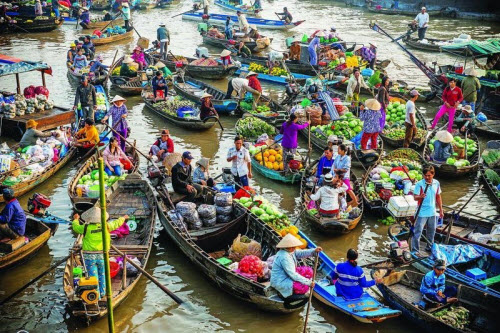 Khám phá những khu chợ nổi ấn tượng nhất Đông Nam Á - 1