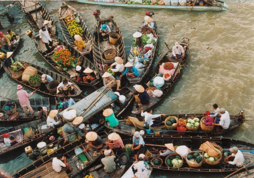 Khám phá những khu chợ nổi ấn tượng nhất Đông Nam Á - 5