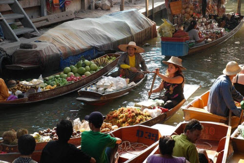 Khám phá những khu chợ nổi ấn tượng nhất Đông Nam Á - 7