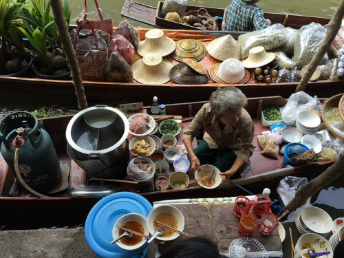 Khám phá những khu chợ nổi ấn tượng nhất Đông Nam Á - 10