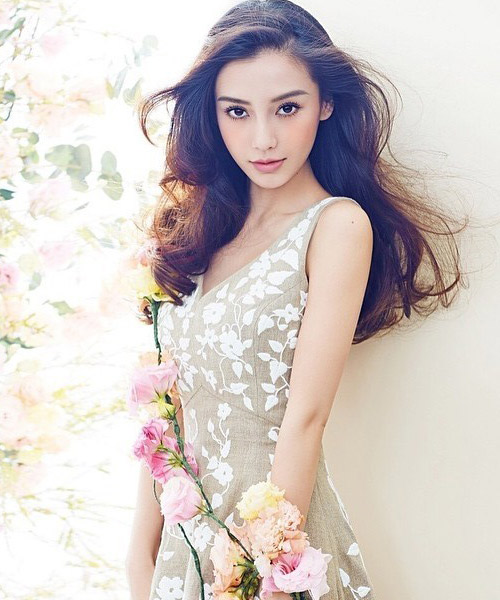 Trấn Thành có lung lay trước fan nữ giống hệt Angela Baby? - ảnh 5 Trấn Thành có lung lay trước fan nữ giống hệt Angela Baby? - ảnh 5
