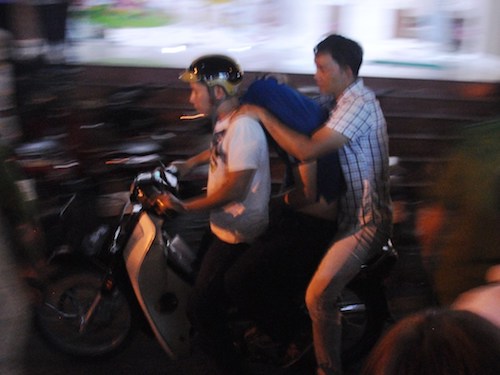 Vụ sát hại nữ sinh: Hung thủ 2 lần quay lại hiện trường xóa dấu vết Vụ sát hại nữ sinh: Hung thủ 2 lần quay lại hiện trường xóa dấu vết