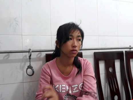 Thấy bé 2 tuổi dễ thương bắt về... nuôi, bị khởi tố Thấy bé 2 tuổi dễ thương bắt về... nuôi, bị khởi tố