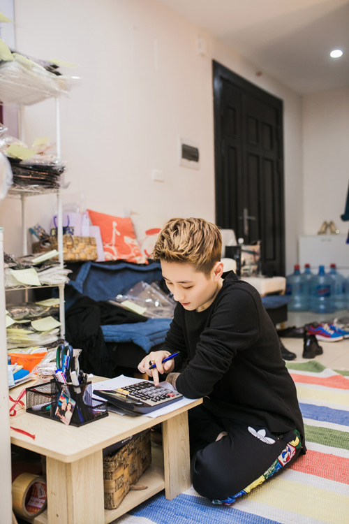 "Đột nhập" tổ ấm ngày giáp Tết của MC VTV và người tình đồng giới - 4