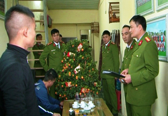 Bịt mặt, nổ súng liên tiếp vào nhà ở trung tâm thành phố Bịt mặt, nổ súng liên tiếp vào nhà ở trung tâm thành phố