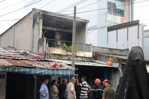 Vụ cháy nhà chiều 29 tháng Chạp: 3 phòng trọ và 8 xe máy bị thiêu rụi - 2