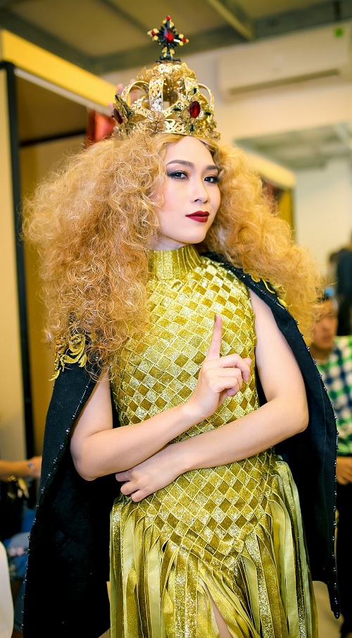 "Nữ hoàng Đầm bích" Mỹ Tâm quá đỗi sexy và kiêu hãnh "Nữ hoàng Đầm bích" Mỹ Tâm quá đỗi sexy và kiêu hãnh