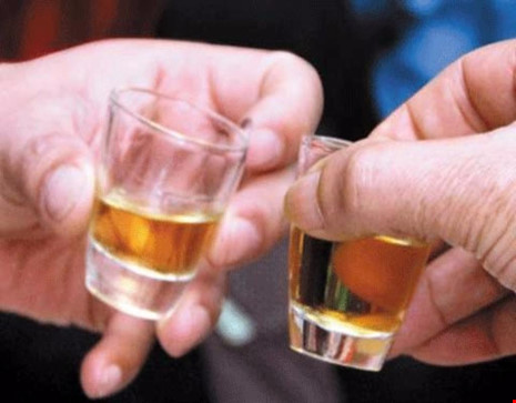 Rượu thuốc, bổ đâu chưa thấy chỉ thấy… bổ ngửa - 1