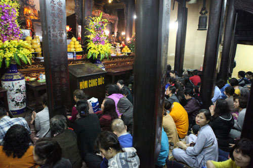Nghìn người vây kín chùa Phúc Khánh giải hạn sao La Hầu - 8