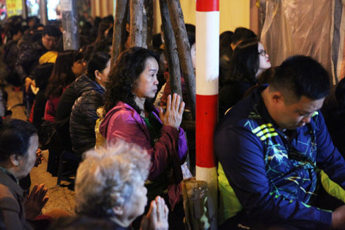 Nghìn người vây kín chùa Phúc Khánh giải hạn sao La Hầu - 12