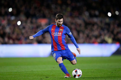 Messi "vẽ cầu vồng", phá kỷ lục huyền thoại Barca Messi "vẽ cầu vồng", phá kỷ lục huyền thoại Barca