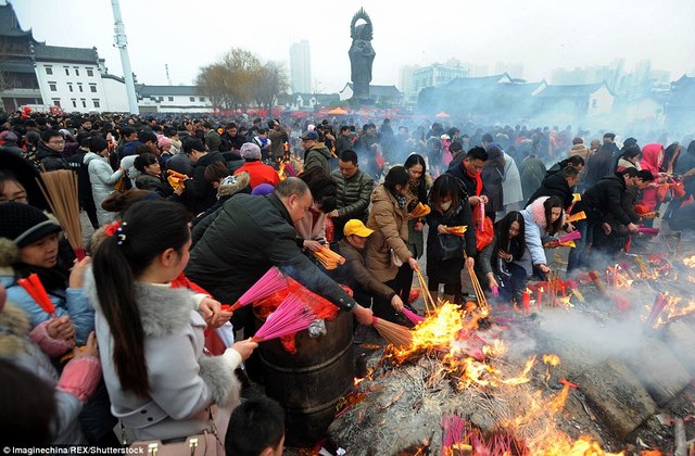 Trung Quốc: Đỏ rực trời ngày cúng Thần tài - 13