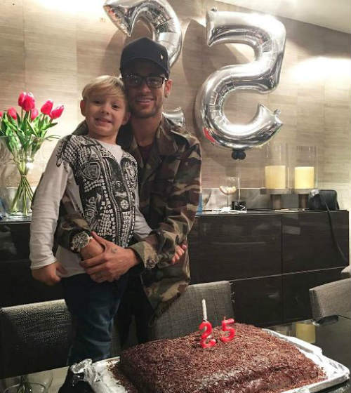 Neymar 25 tuổi: Hơn Messi 1 bàn và Ronaldo 118 bàn Neymar 25 tuổi: Hơn Messi 1 bàn và Ronaldo 118 bàn