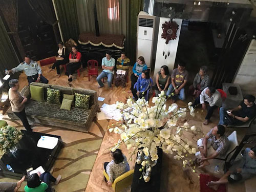 Chủ nợ đến ngồi đầy nhà Đàm Vĩnh Hưng Chủ nợ đến ngồi đầy nhà Đàm Vĩnh Hưng