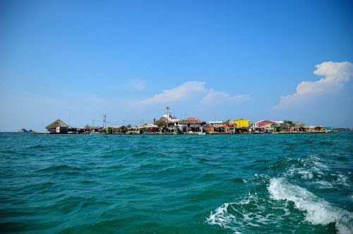 Có một hòn đảo &#34;thiên đường&#34; đông dân đến khó tin giữa đại dương - 6