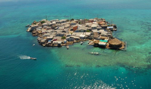 Có một hòn đảo &#34;thiên đường&#34; đông dân đến khó tin giữa đại dương - 11