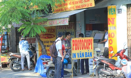 Vì sao nữ sinh bị đình chỉ học vì mang giáo trình photo vào trường? - 1