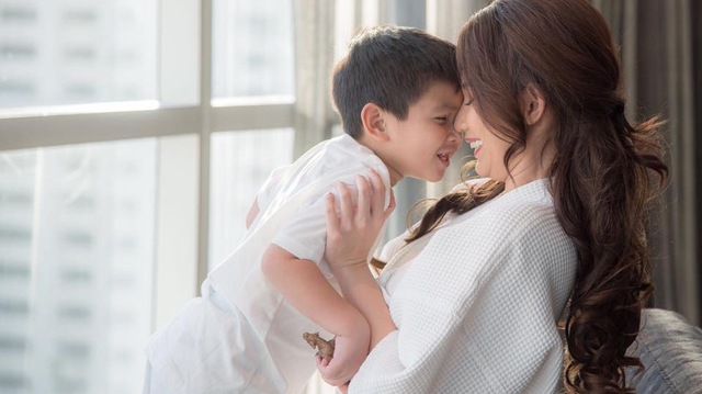 Vì sao nghệ sĩ Việt phải diễn cảnh hạnh phúc trước công chúng? - 6