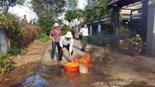 Hoang mang nước giếng bốc cháy ở Buôn Ma Thuột Hoang mang nước giếng bốc cháy ở Buôn Ma Thuột