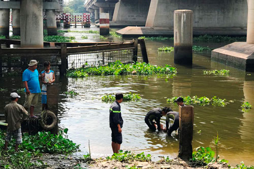 Tìm thấy xác thanh niên nghi 2 lần nhảy sông Sài Gòn Tìm thấy xác thanh niên nghi 2 lần nhảy sông Sài Gòn