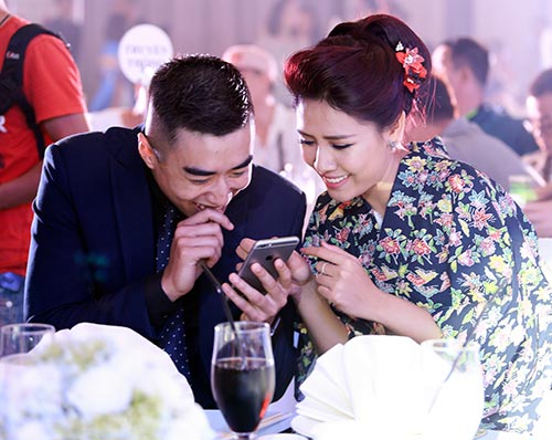Hoa hậu Nguyễn Thị Loan &#34;cặp kè&#34; sao bóng rổ Việt Nam - 6