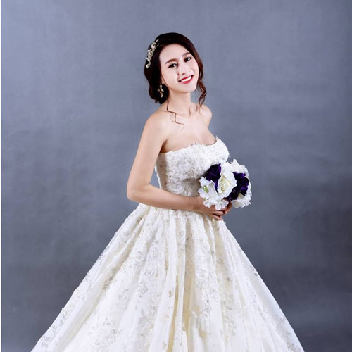Hot girl chịu khó &#34;lả lơi&#34; nhất làng hài miền Bắc bất ngờ lên xe hoa - 1