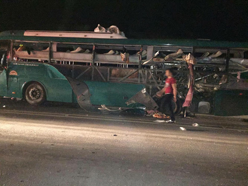 Xe khách phát nổ kinh hoàng ở Bắc Ninh, 14 người thương vong Xe khách phát nổ kinh hoàng ở Bắc Ninh, 14 người thương vong