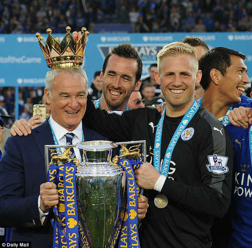 Tin HOT bóng đá sáng 24/2: Leicester sa thải Ranieri - 1