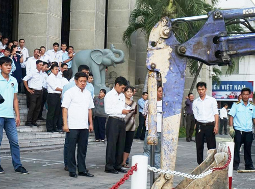 Quận 1 cắt rào xích, "bứng" vọng gác công an trên vỉa hè Quận 1 cắt rào xích, "bứng" vọng gác công an trên vỉa hè