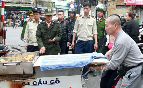 Cuộc chiến giành lại vỉa hè: &#34;Hà Nội không học quận 1&#34; - 2