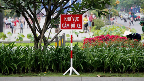 Mất "lệnh bài 86", lãnh đạo họp tại UBND TP.HCM sẽ phải đi bộ ra bãi xe Mất "lệnh bài 86", lãnh đạo họp tại UBND TP.HCM sẽ phải đi bộ ra bãi xe