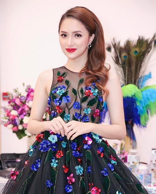 Hương Giang Idol mặc thấu da &#34;nóng rực&#34; ở hậu trường - 3