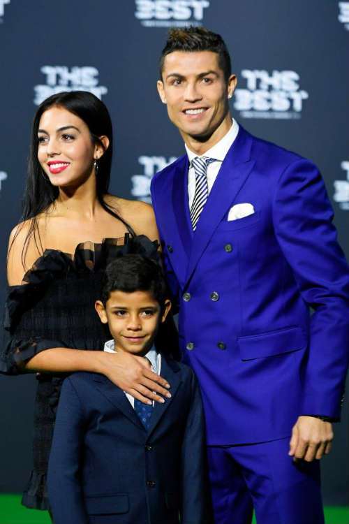 Kiều nữ của Ronaldo lộ quá khứ "vất vả", lương bèo bọt Kiều nữ của Ronaldo lộ quá khứ "vất vả", lương bèo bọt