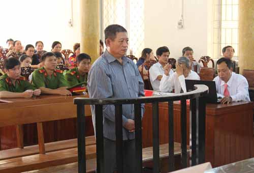 Trung tá Campuchia bán 2 người Việt thương vong lãnh án Trung tá Campuchia bán 2 người Việt thương vong lãnh án