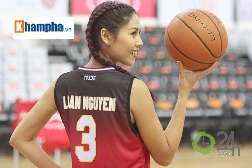 Hoa hậu Nguyễn Thị Loan tiết lộ người yêu sao bóng rổ VN Hoa hậu Nguyễn Thị Loan tiết lộ người yêu sao bóng rổ VN