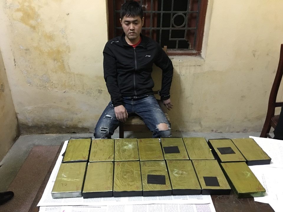 "Trùm" ma túy dùng vũ khí áp tải 15 bánh heroin về HN "Trùm" ma túy dùng vũ khí áp tải 15 bánh heroin về HN