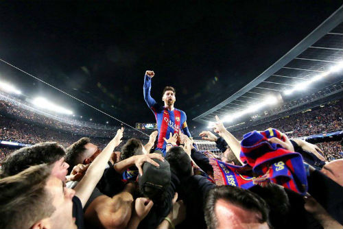 Messi đưa Barca vào lịch sử, vượt Ronaldo đua QBV 2017 Messi đưa Barca vào lịch sử, vượt Ronaldo đua QBV 2017