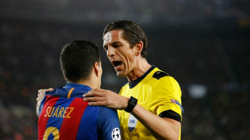 Barca được trọng tài cứu sống: "Truyền thuyết" có thật Barca được trọng tài cứu sống: "Truyền thuyết" có thật