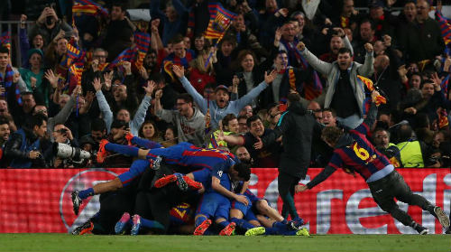 Quá sung sướng, Barca gây động đất ở Nou Camp - 1