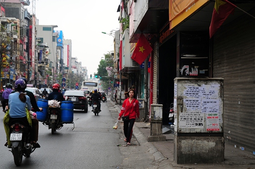 Khiếp vía đi trên vỉa hè đầy “quả bom điện” ở Hà Nội - 1