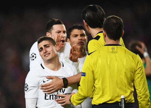 Bê bối trận Barca – PSG: Trọng tài lăng mạ cầu thủ PSG Bê bối trận Barca – PSG: Trọng tài lăng mạ cầu thủ PSG