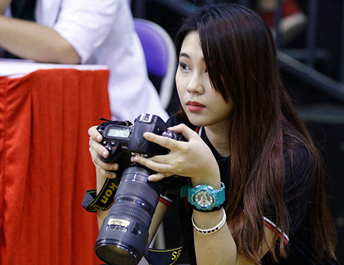 Nữ phóng viên Thái Lan đẹp nóng bỏng như hot girl - ảnh 1