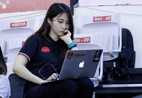Nữ phóng viên Thái Lan đẹp nóng bỏng như hot girl - ảnh 7