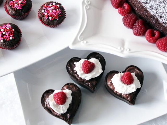 Chocolate trái tim đơn giản mà lãng mạn cho ngày Valentine trắng